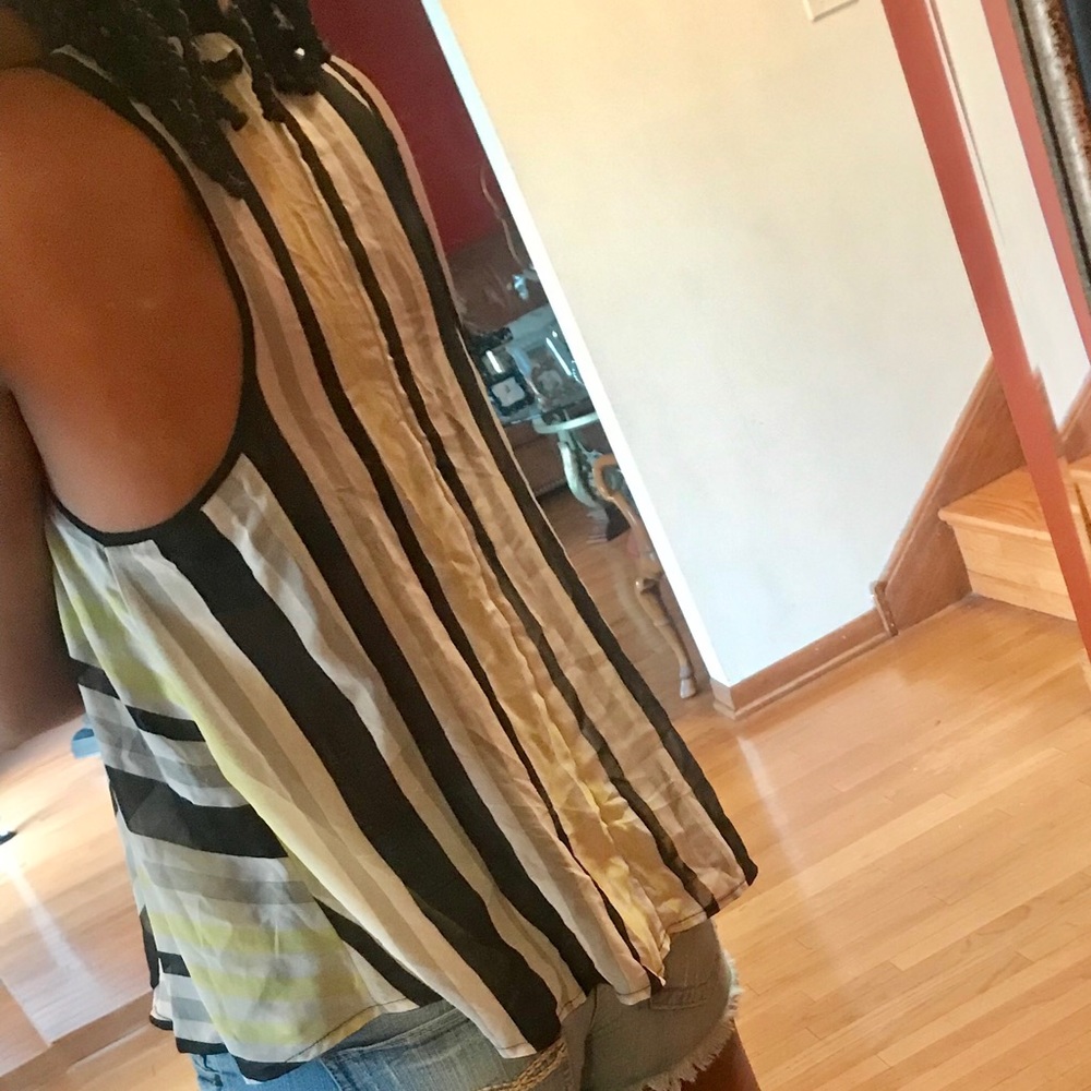 Summer Top - Picture 3 of 3